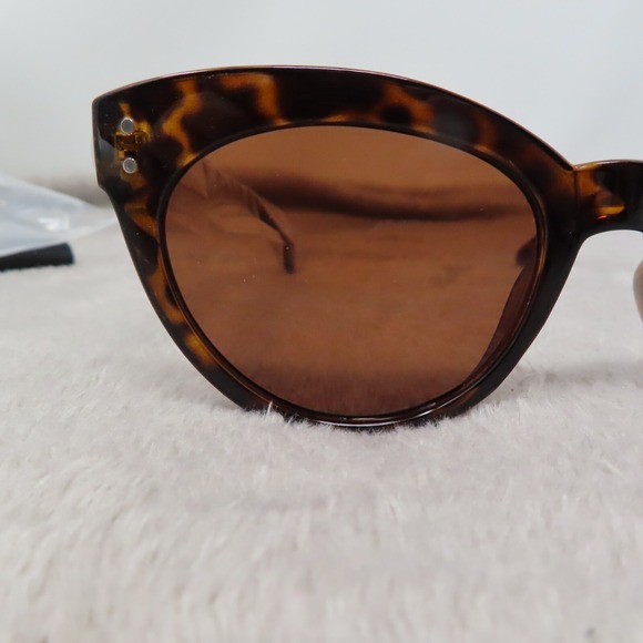 Saint Owen X Curateur Wylde Tortoise Sunglasses for Women Black Brown With Case main image 5